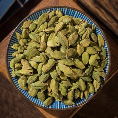 Organic Green Cardamom Pods Whole - Fresh Cardamom Seeds - 8.8OZ