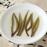 HelloYoung White Tea Loose Leaf Chinese Organic Bai Hao Yin Zhen Silver Needle Buds
