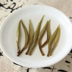 HelloYoung White Tea Loose Leaf Chinese Organic Bai Hao Yin Zhen Silver Needle Buds