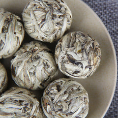 HelloYoung Yunnan High Mountain Old Tree White Tea Handmade Yue Guang Bai Dragon Pearl