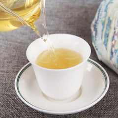 HelloYoung Yunbai Compressed Beauty Tea White Tea Yunnan Old Tree Golden White Tea 357g