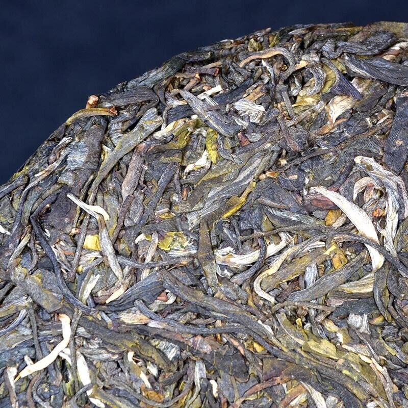 Ancient Tree Spring Tea Yunnan Pu'er Tea Seven Seed Cake Yiwu Tea 357g