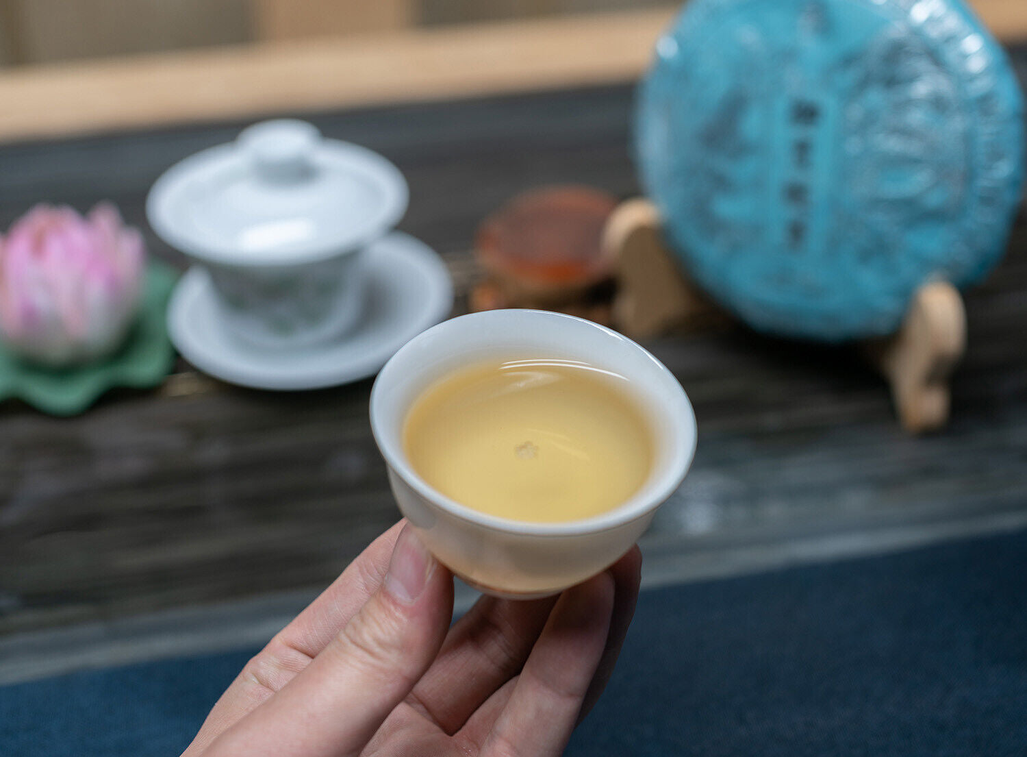 HelloYoung 200g Yunnan Tea Cake White Hair Silver Needle TeaJinggu White Bud Silver Bud
