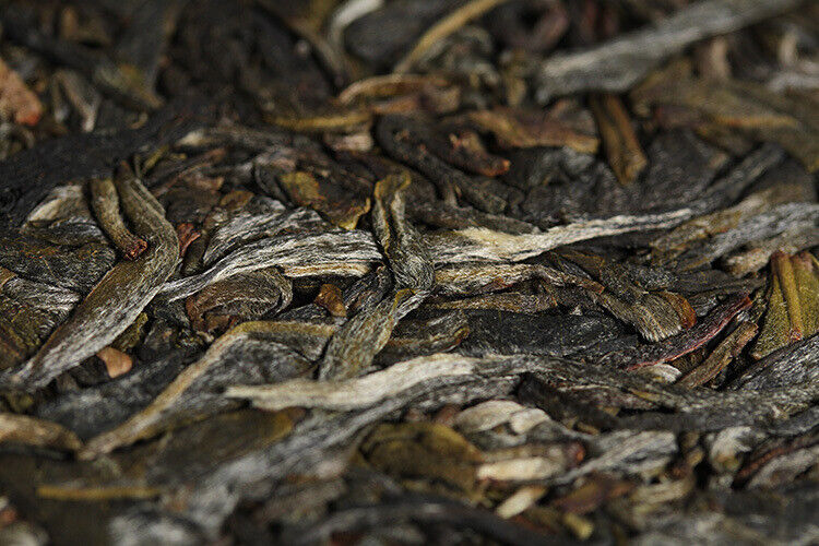 HelloYoung 357g Yunnan Pu'er Tea Xigui (White Cotton) Ming Pre-Spring Seven Seed Cake Tea
