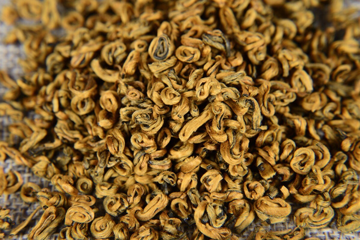 250g Yunnan Dian Hong Tea Honey Scented Golden Snail Single Bud Red Biluo