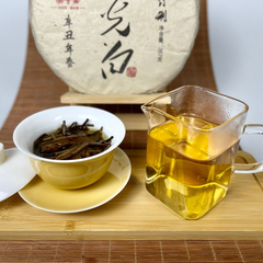 HelloYoung Yunnan Moonlight White Tea Cake White Peony 357g