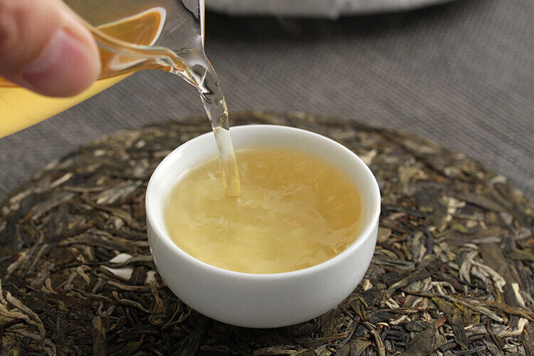 HelloYoung 357g Yunnan Pu'er Tea Xigui (White Cotton) Ming Pre-Spring Seven Seed Cake Tea