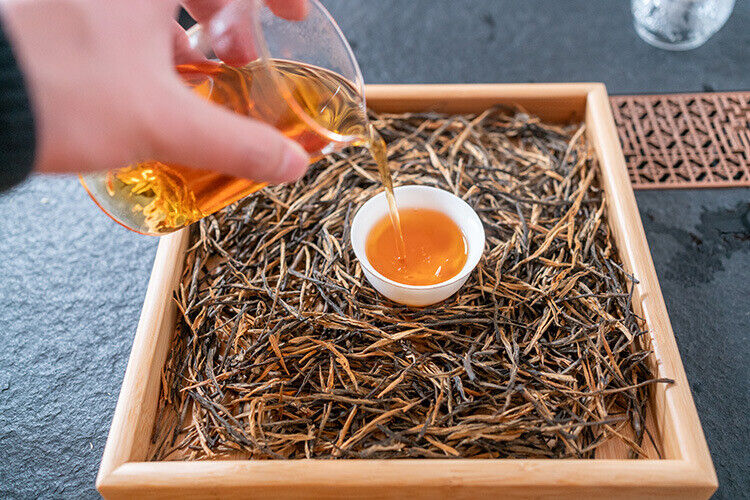 HelloYoung Yunnan Fengqing DianHong tea Pine Needle Un bourgeon une feuille Golden Needle