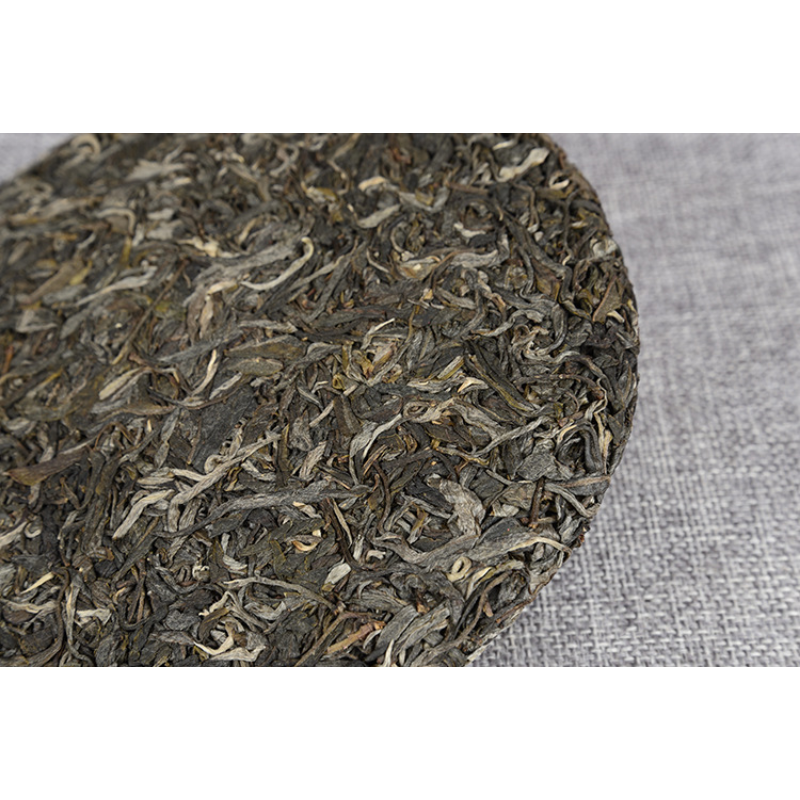 Early Spring Green Tea Yunnan Pu'er Tea Icelandic Ancient Tree Tea 357g