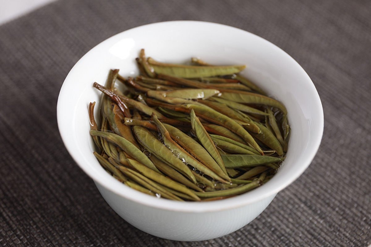 HelloYoung Pu'er raw tea white hair silver needle white hair single bud moonlight white tea