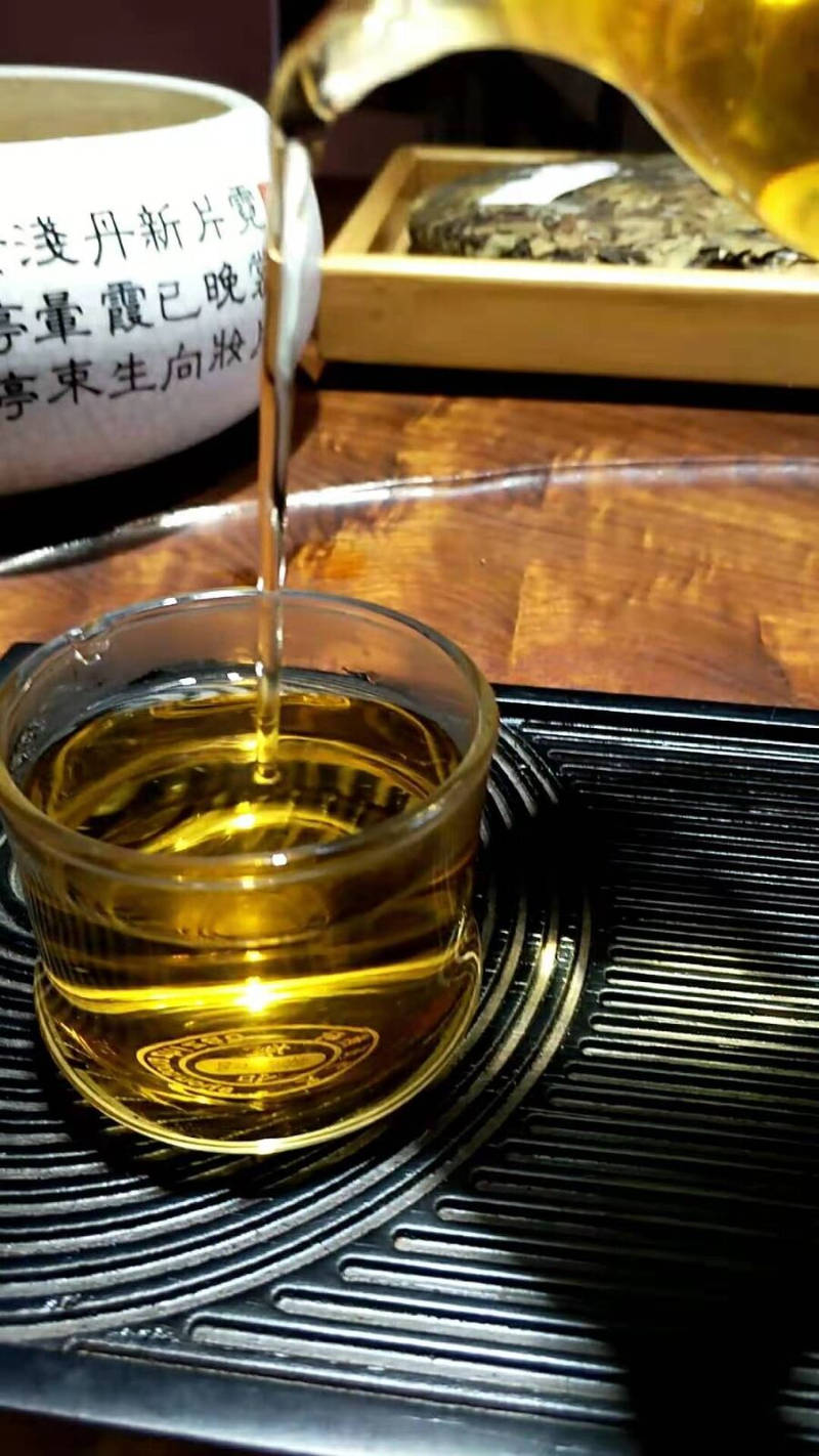 HelloYoung Yunnan Ancient White Tea 357 Grams Seven Cakes White Tea Yunnan Old White Tea