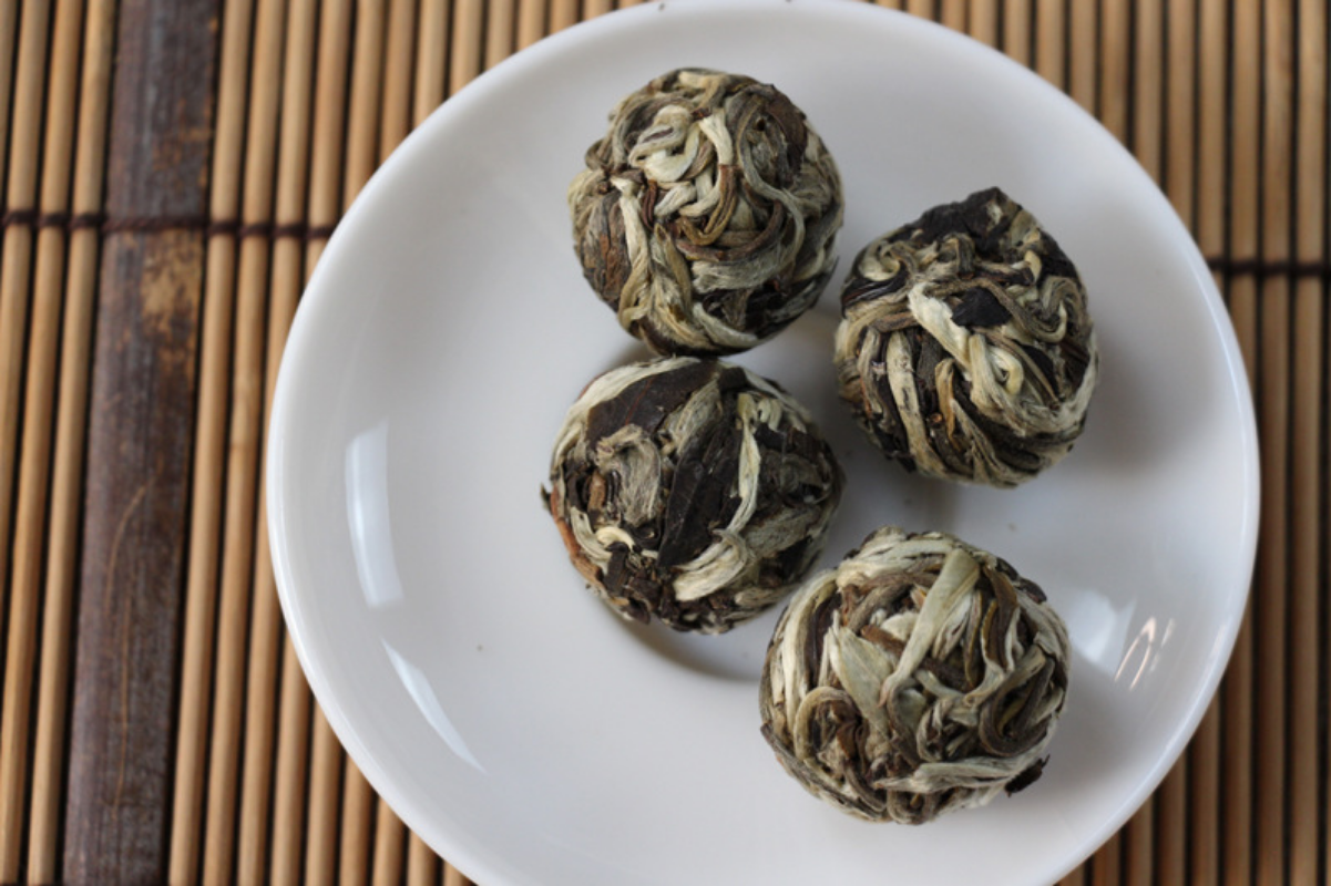 HelloYoung 500g Yunnan White Tea Moonlight White Dragon Pearl Stripe Handcrafted Tea