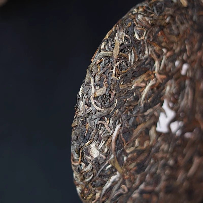Thé cru brun Thé Pu'er du Yunnan Thé cru du début du printemps357g Parfum floral