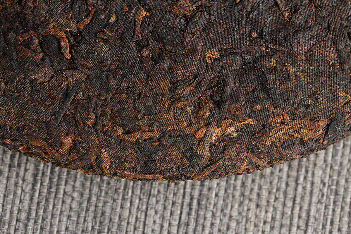 Yunnan Puerh Ripe Tea Dry Storage Ripe Tea Menghai Flavor Seven Seed Cake 357g