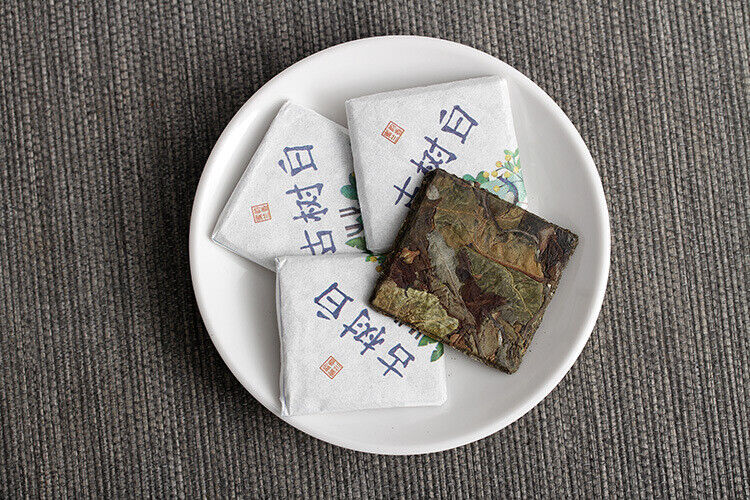 HelloYoung 500g Yunnan tea old tree white tea 8g small square brick (Chong) white tea