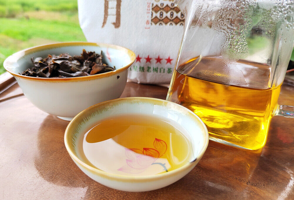 HelloYoung 300g White Tea Yunnan Pu'er Tea Moonlight White Pu'er Old Tree White Tea Cake