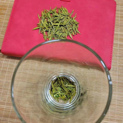 2025 West Lake Longjing First Flush 50g Natural Green Tea Fresh Spring Harvest