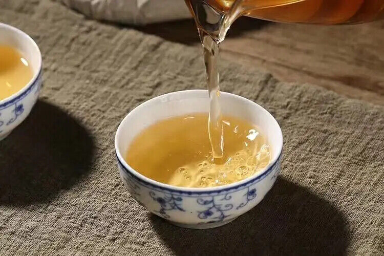 Old Puer Bulang Old Tree Yunnan Unfermented Pu'er Tea 357g Raw Puer Cake