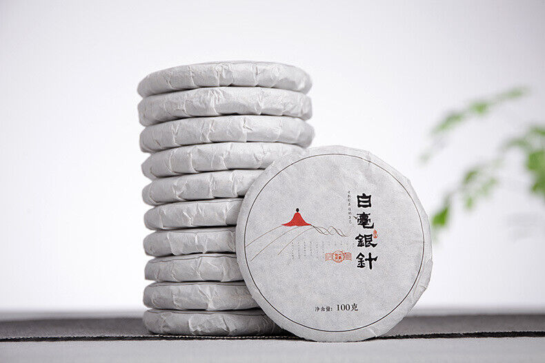 white hair silver needle Yunnan small cake moonlight white old white tea 100g