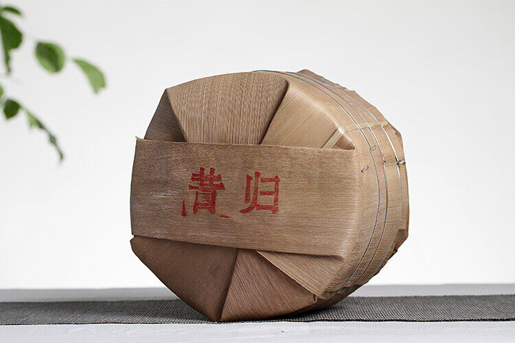 HelloYoung 357g Yunnan Pu'er Tea Xigui (White Cotton) Ming Pre-Spring Seven Seed Cake Tea
