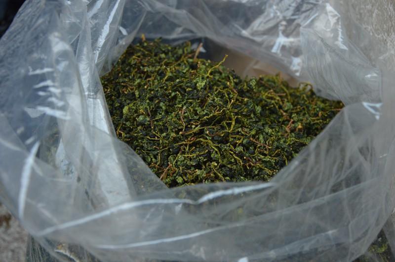 HelloYoung Top Grade Oolong Tea Vacuum TieGuanYin Tea Organic Natural Health Care 80g