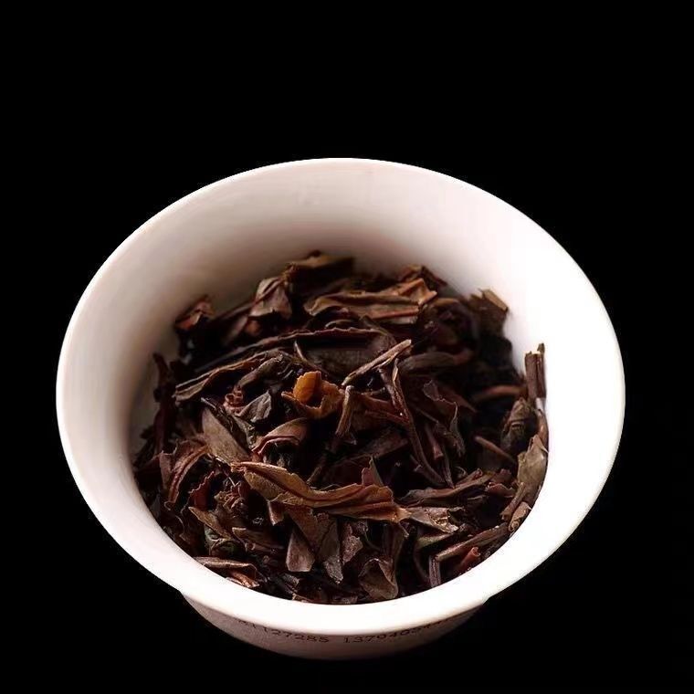 Yiwu Laosheng Tea Cake Ancient Tree Tea Yunnan Pu'er Tea 357g