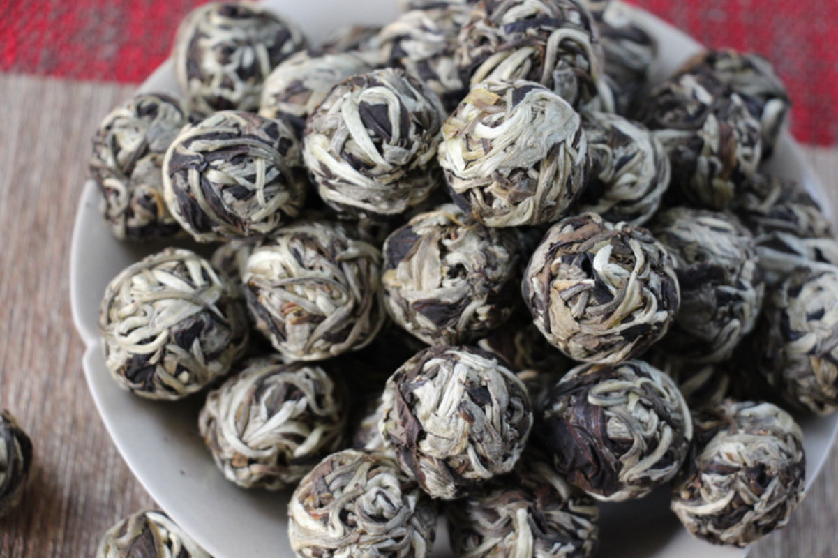 HelloYoung 500g Yunnan White Tea Moonlight White Dragon Pearl Stripe Handcrafted Tea