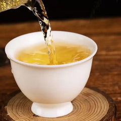 Yunnan Yiwu Peacock Puerh Cake Sheng Puer Tea 357g Compressed Raw Puer Tea Cake