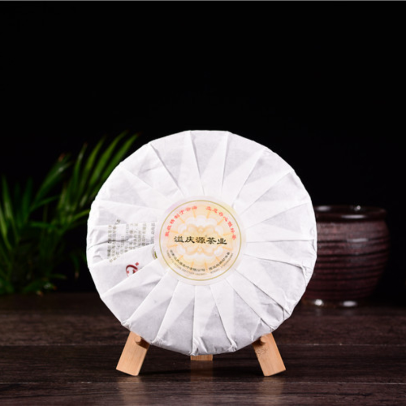 Premium Yunnan Pu'er Tea Organic Seven Seed Cake Tea Ripe Tea 357g