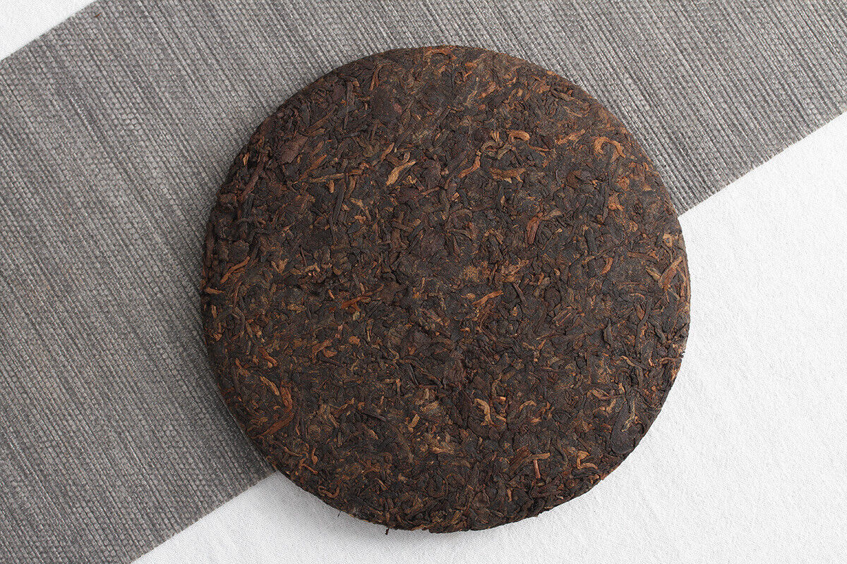 Yunnan Puerh Ripe Tea Dry Storage Ripe Tea Menghai Flavor Seven Seed Cake 357g
