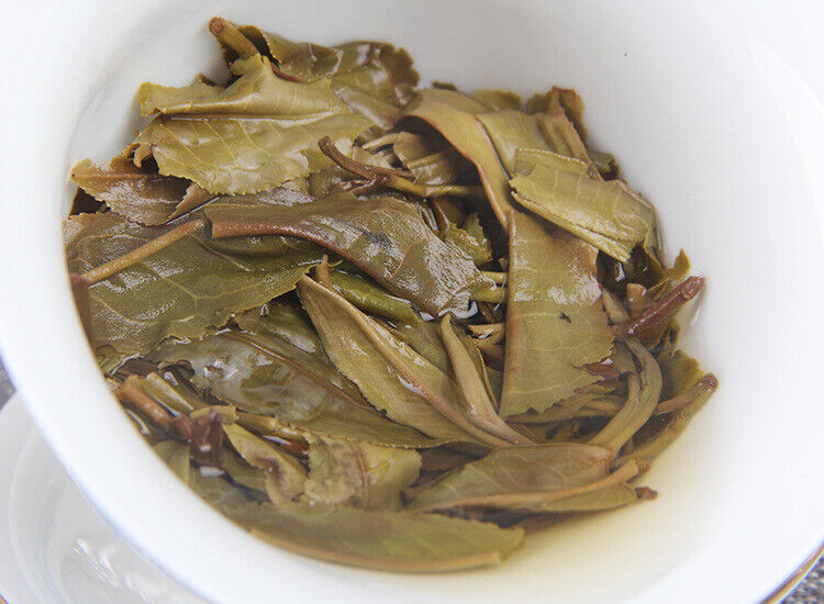 Centennial Old Tree Tea 200g Yunnan Yi Wu Old Tree Pu'er Tea Raw Cake Tea