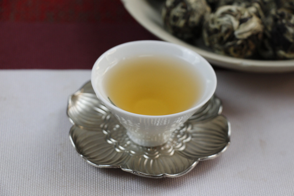 HelloYoung 500g Yunnan White Tea Moonlight White Dragon Pearl Stripe Handcrafted Tea