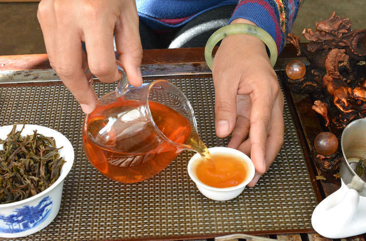 云南 Puerh tea purple bud tea raw tea 357 grams cake spring tea purple tea Jinggu