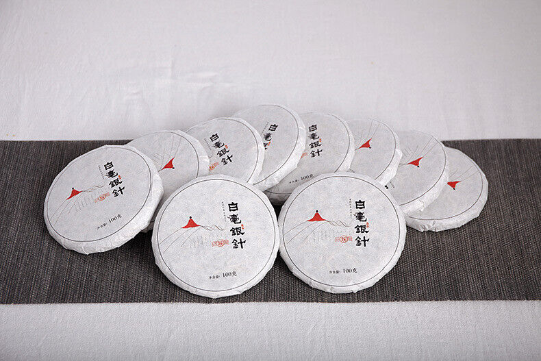 white hair silver needle Yunnan small cake moonlight white old white tea 100g