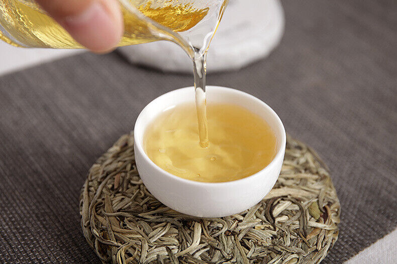 100g  Moonlight White Old White Tea, Yunnan Baihao Silver Needle Tea Cake