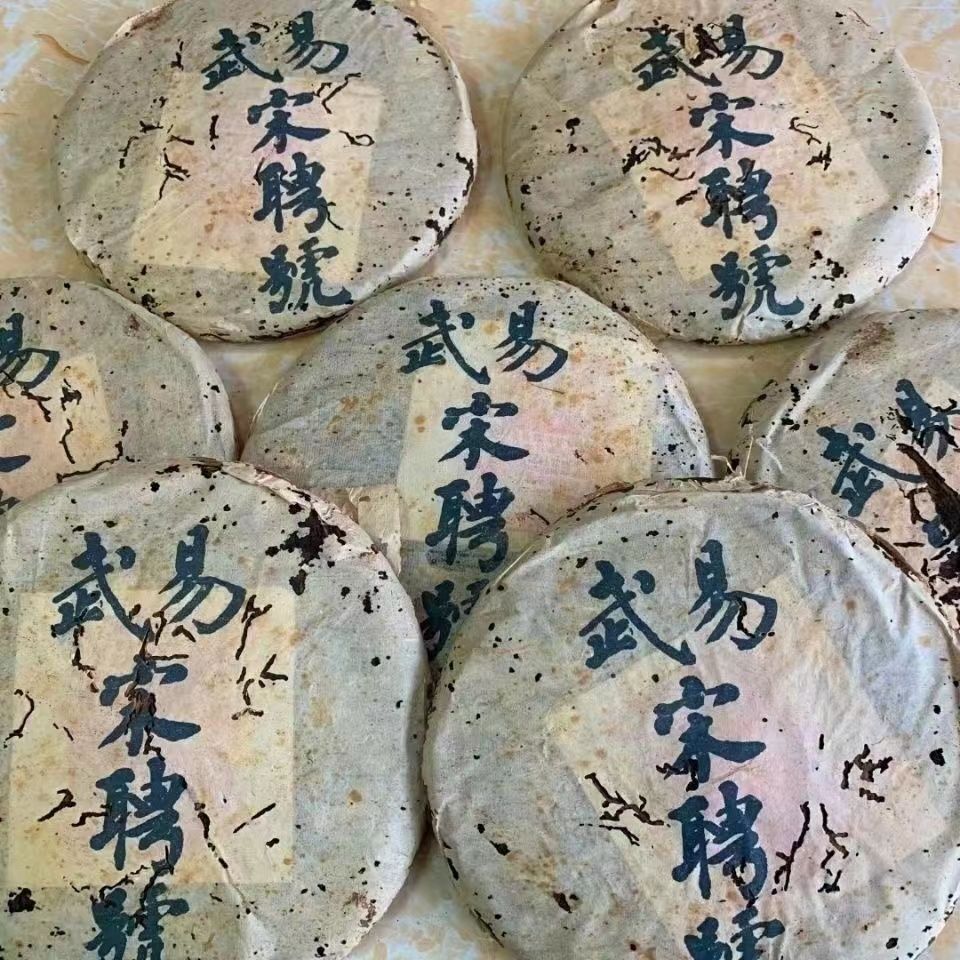 Yiwu Laosheng Tea Cake Ancient Tree Tea Yunnan Pu'er Tea 357g