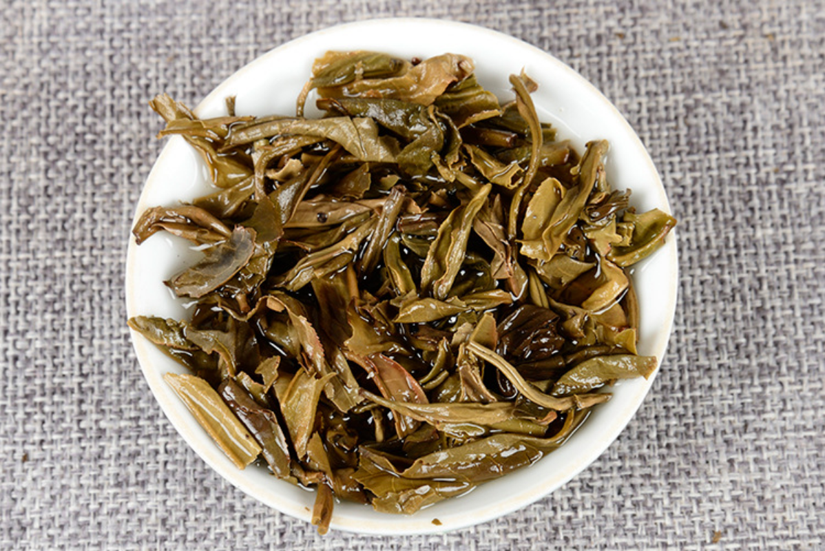 Yunnan Pu'er Tea Icelandic Ancient Tree Raw Tea Cake Pu'er Raw Tea Cake 100g