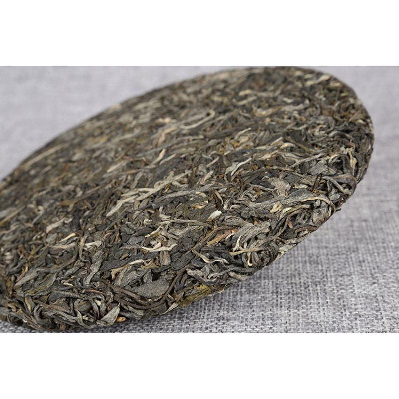 Early Spring Green Tea Yunnan Pu'er Tea Icelandic Ancient Tree Tea 357g