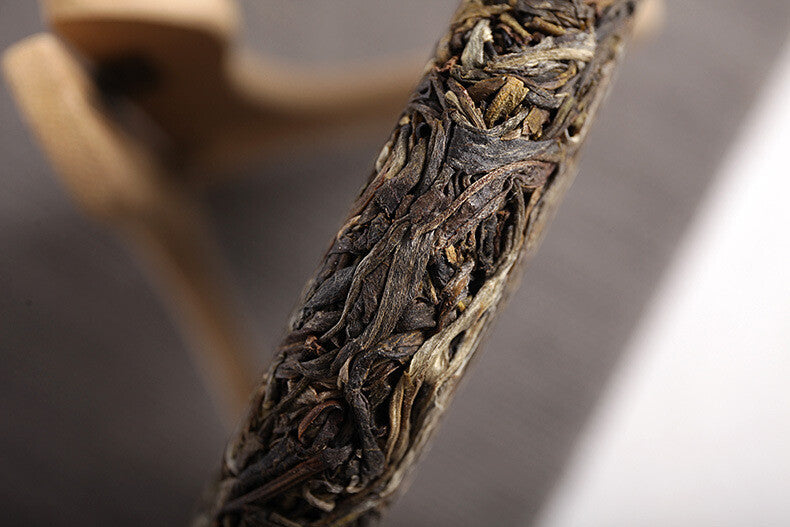 Yunnan Puerh Tea 2017 200g (Phoenix Eye) Iceland Ancient Tree Tea Raw Tea Cake
