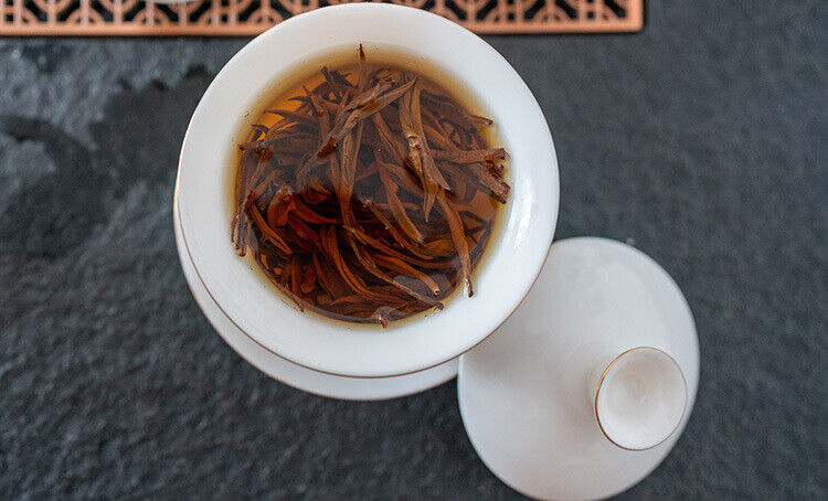HelloYoung Yunnan Fengqing DianHong tea Pine Needle Un bourgeon une feuille Golden Needle