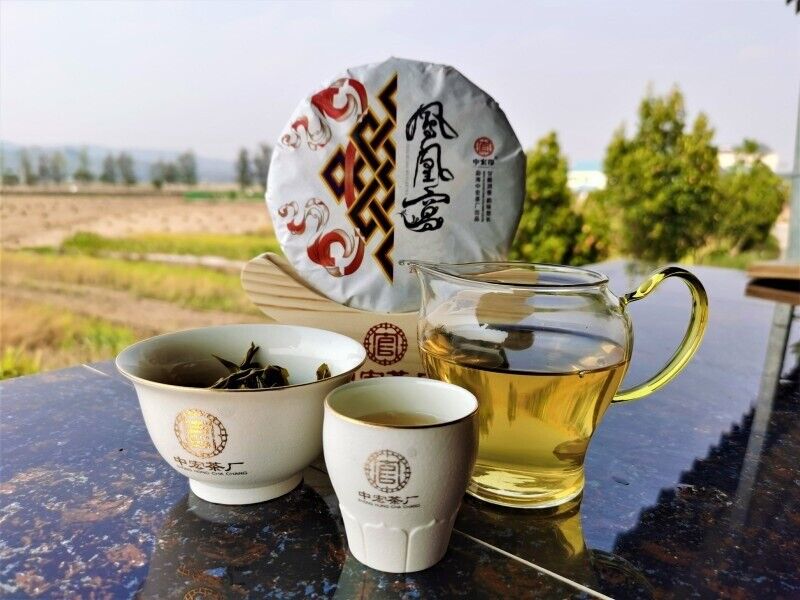Phoenix Nest Ancient Tree Tea First Spring Pu-erh Raw Tea 200g High Bar Cake Tea