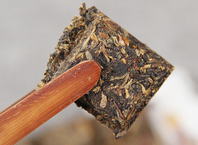 Yunnan Black Tea Fengqing Dianhong Tea Brick Floral Honey Flavor Early Spring