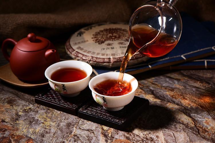Yunnan Pu-erh Tea Pu'er Ripe Tea Jinmao Gong Cake Brown Tree Cooked Old Tea Cake