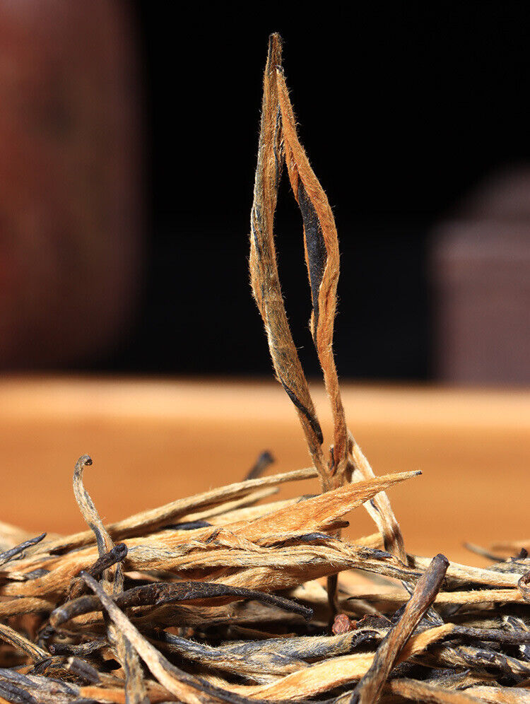 HelloYoung Yunnan Fengqing DianHong tea Pine Needle Un bourgeon une feuille Golden Needle