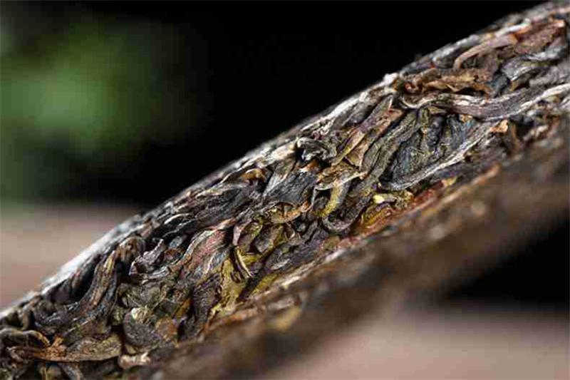 357g Klassischer Wildfeld Weihrauch Puerh Tee Yunnan Antiker Raw Puer Tee Kuchen