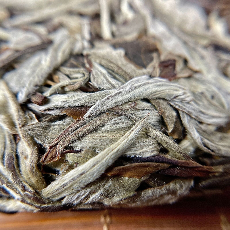 HelloYoung Yunnan Moonlight White Tea Cake White Peony 357g
