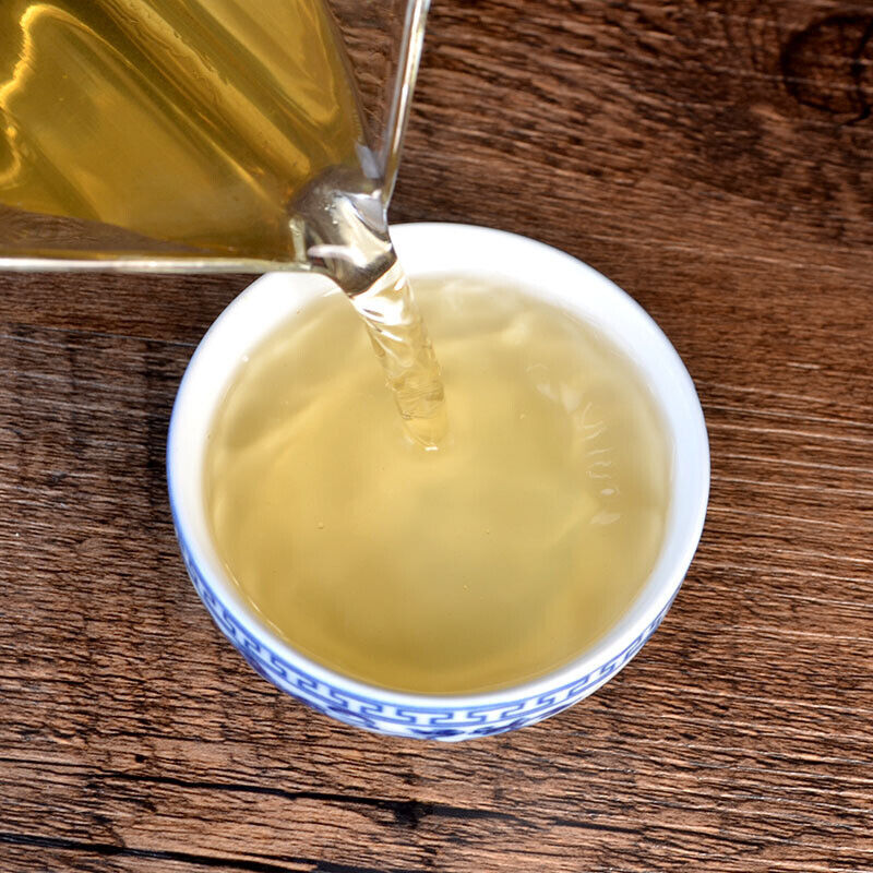 Ancient Tree Spring Tea Yunnan Pu'er Tea Seven Seed Cake Yiwu Tea 357g