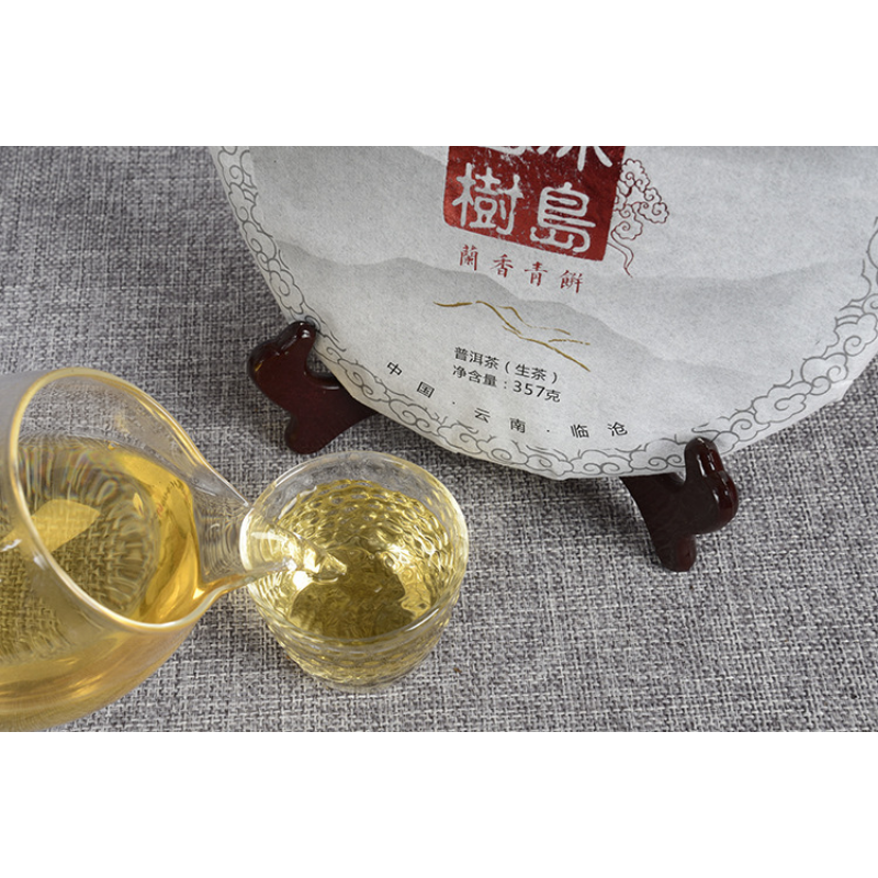 Early Spring Green Tea Yunnan Pu'er Tea Icelandic Ancient Tree Tea 357g