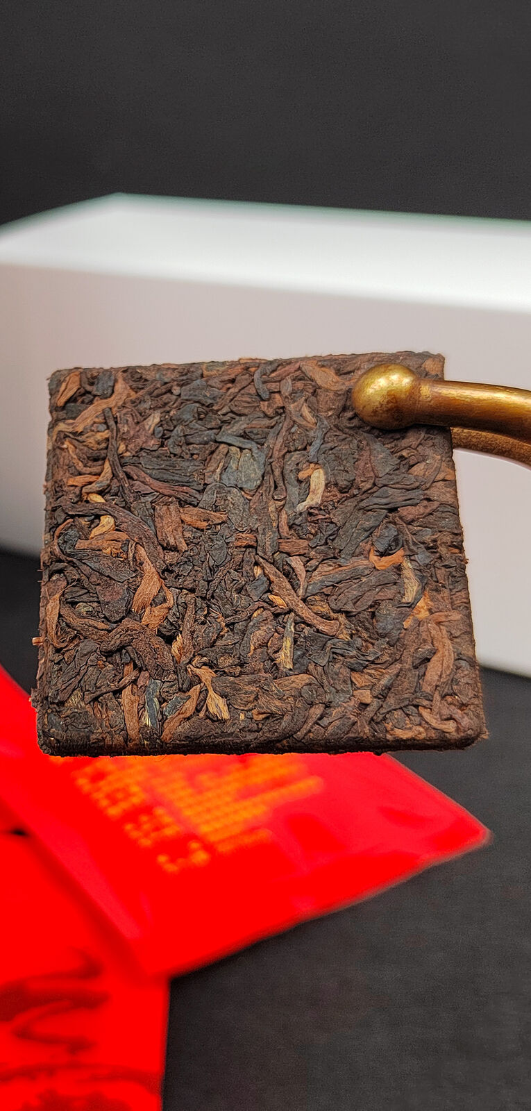 HelloYoung 250g Pu'er Thin Sliced Tea Iceland Banzhang Yiwu Square Brick Tea White Pu'er