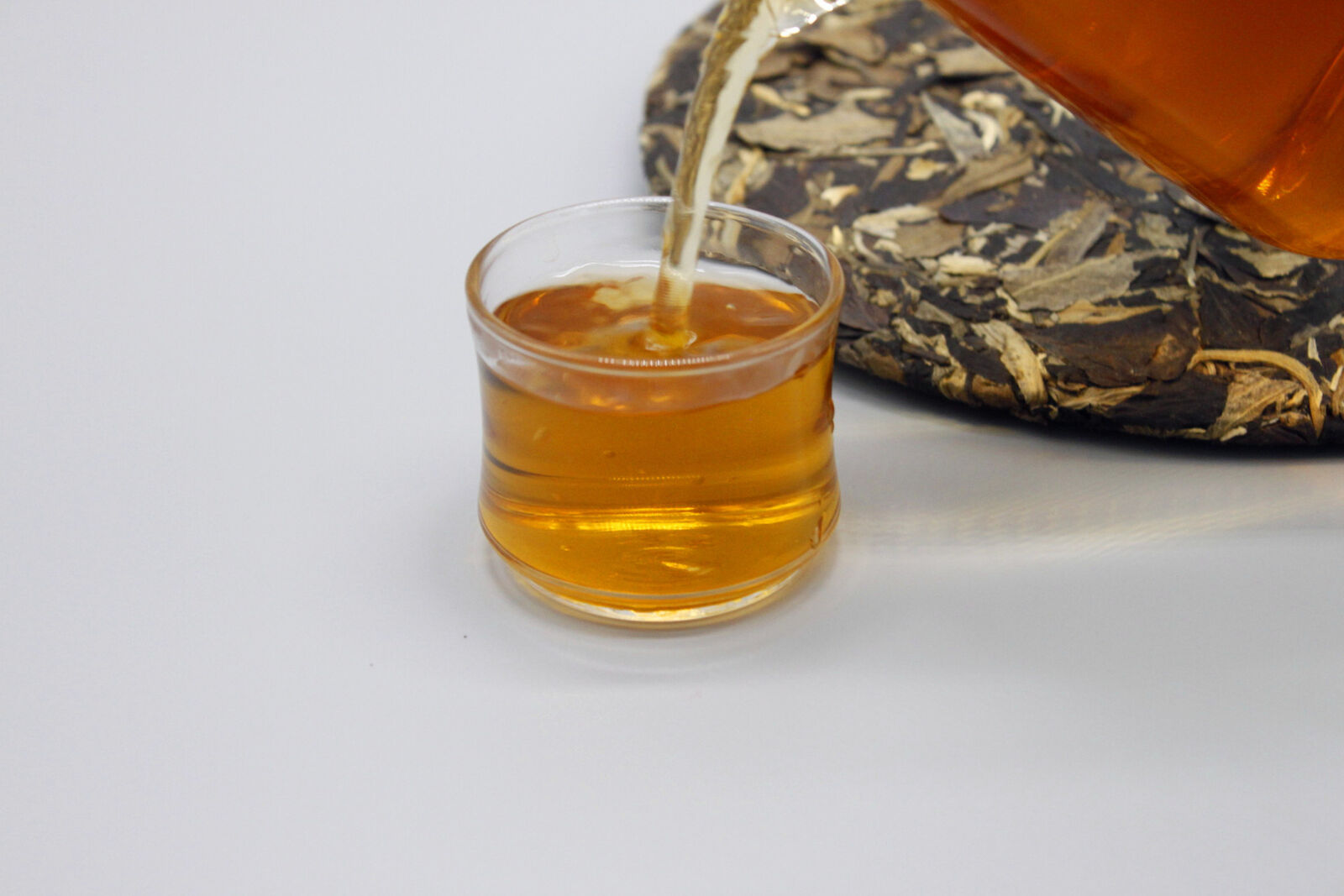HelloYoung 357g Yunnan Pu'er Tea White Tea Spring Tea Cake Pu'er Tea Raw Tea